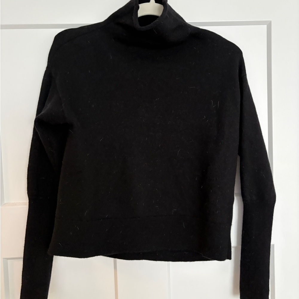 100% Merino Wool Women's Black Turtleneck Sweater